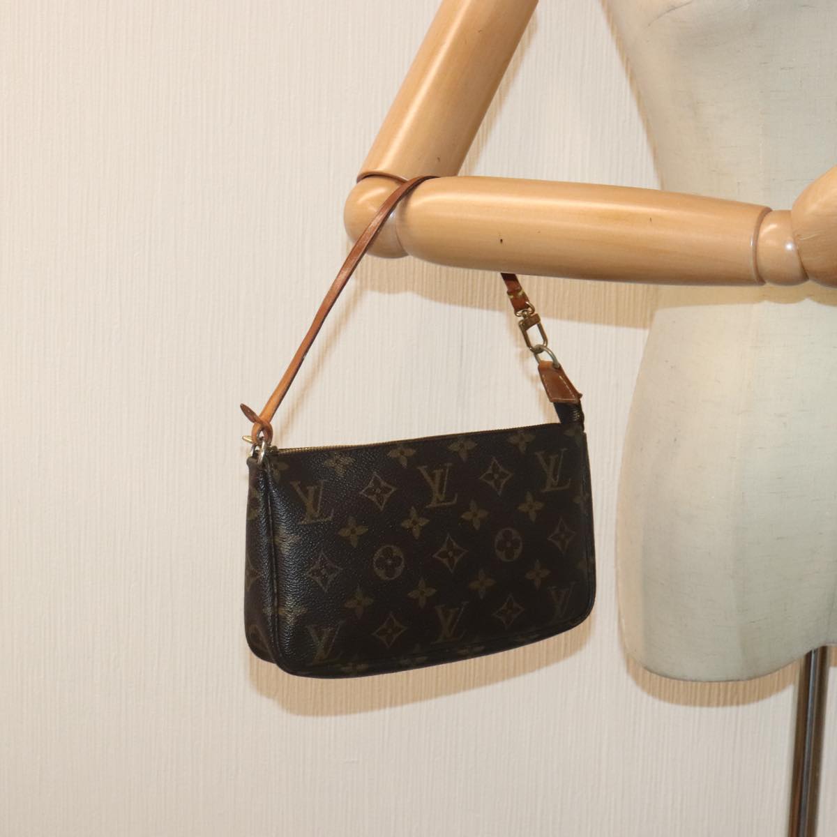 LOUIS VUITTON Monogram Pochette Accessoires Pouch M51980 LV Auth tb1199