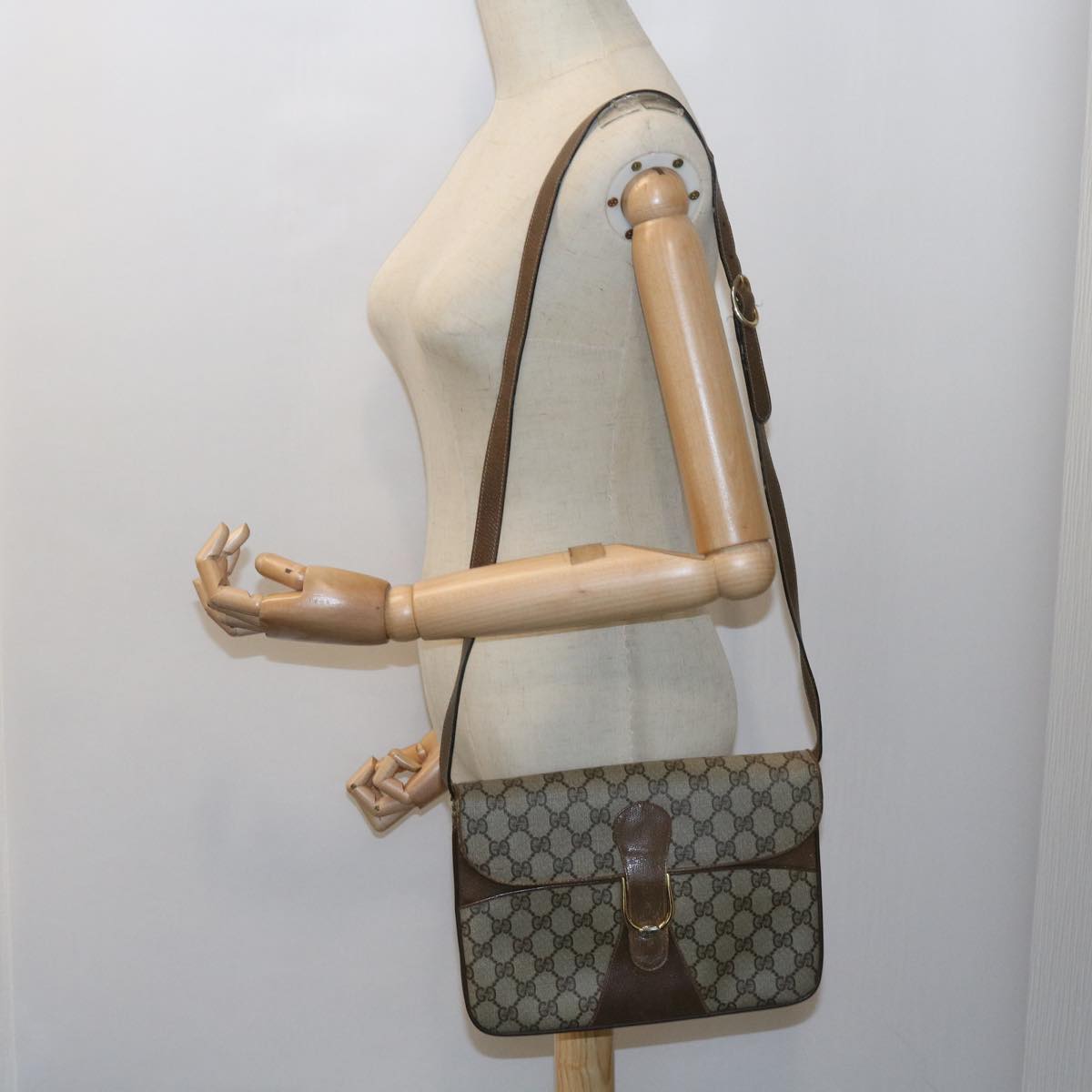 GUCCI GG Supreme Shoulder Bag PVC Leather Beige Auth th4221