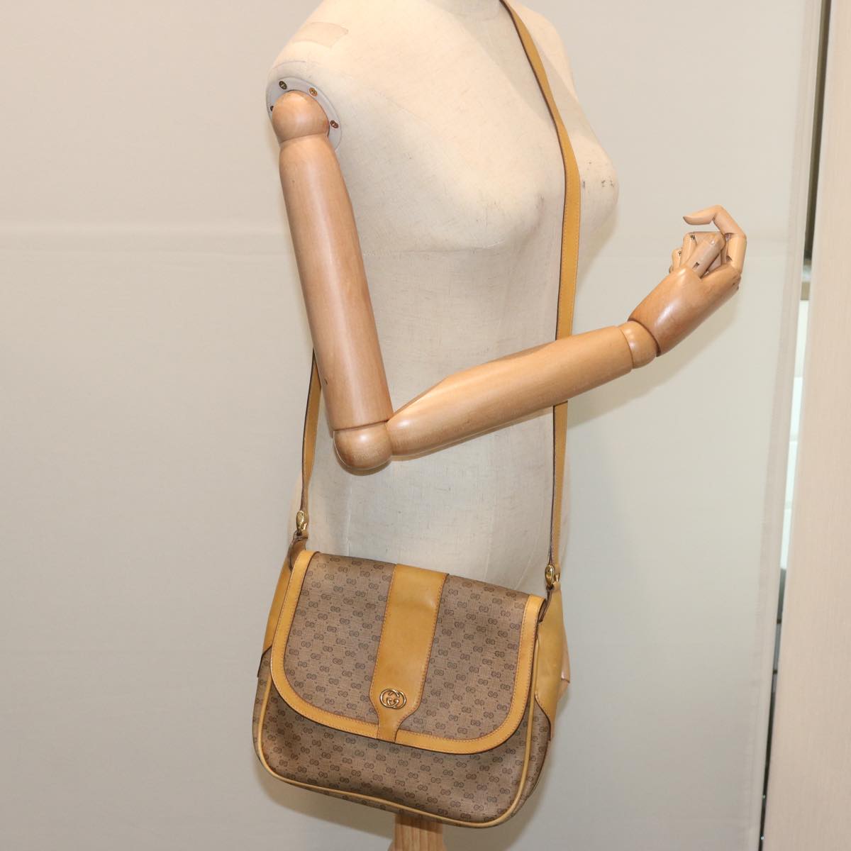 GUCCI Micro GG Supreme Shoulder Bag PVC Beige 001 014 4425 Auth th4697