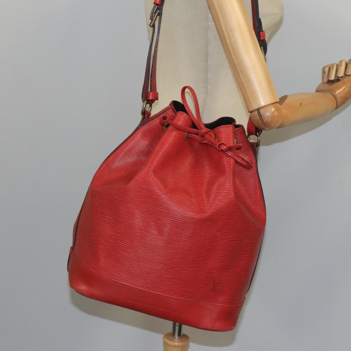 LOUIS VUITTON Epi Noe Shoulder Bag Red M44007 LV Auth th5464