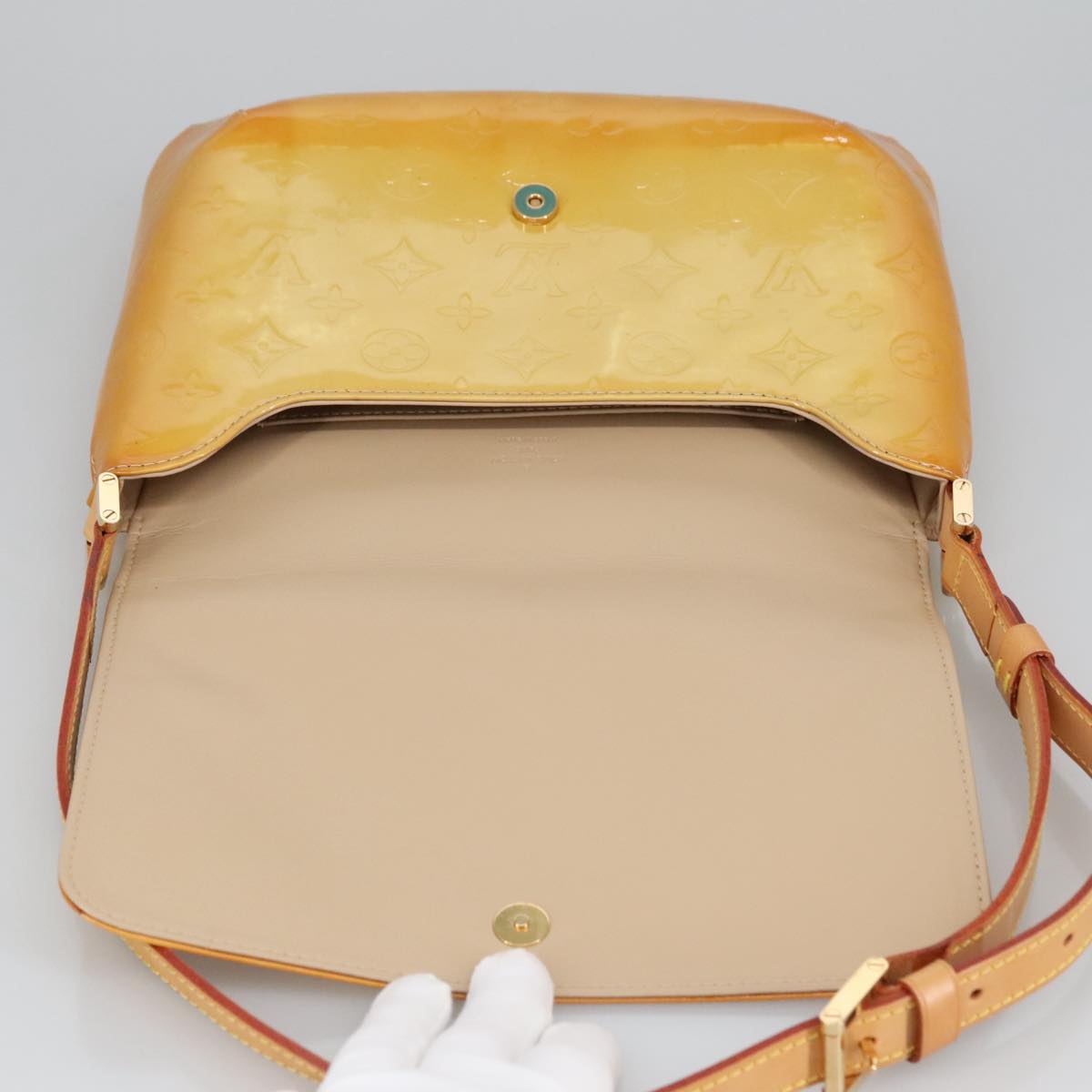 LOUIS VUITTON Monogram Vernis Thompson Street Bag Beige M91301 LV Auth th5478