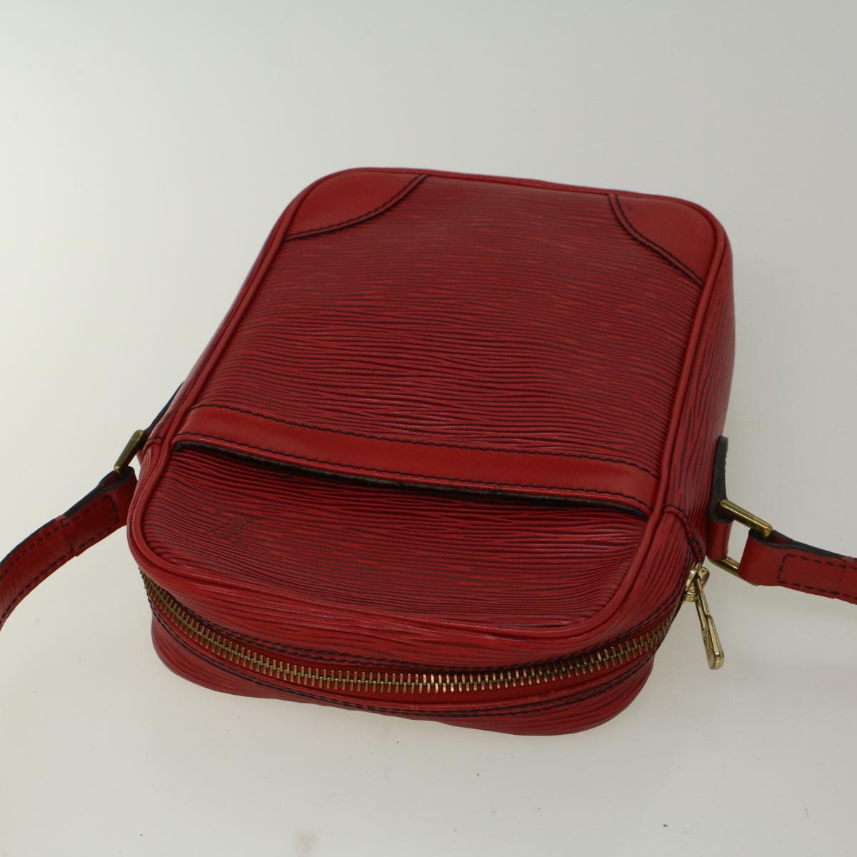 LOUIS VUITTON Epi Danube Shoulder Bag Red M45637 LV Auth ti1258