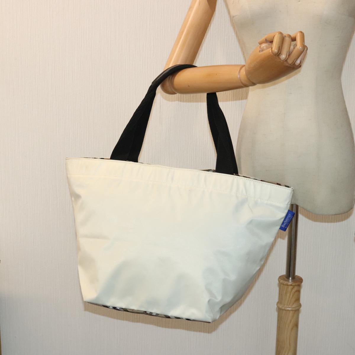 Burberrys Nova Check Blue Label Tote Bag Nylon White Auth ti2107