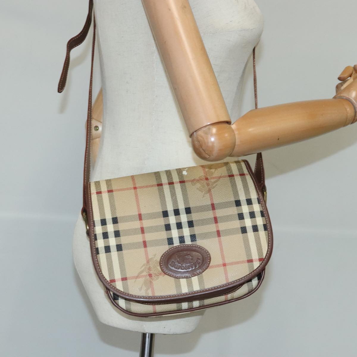 Burberrys Nova Check Shoulder Bag Leather Beige Auth ti2284