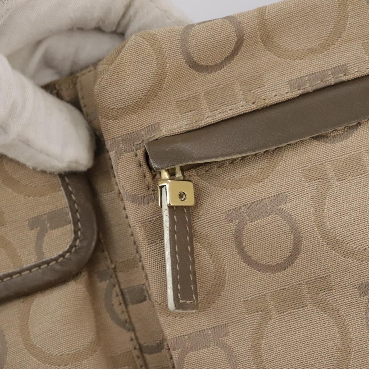 Salvatore Ferragamo Waist bag Canvas Beige Auth ti2497