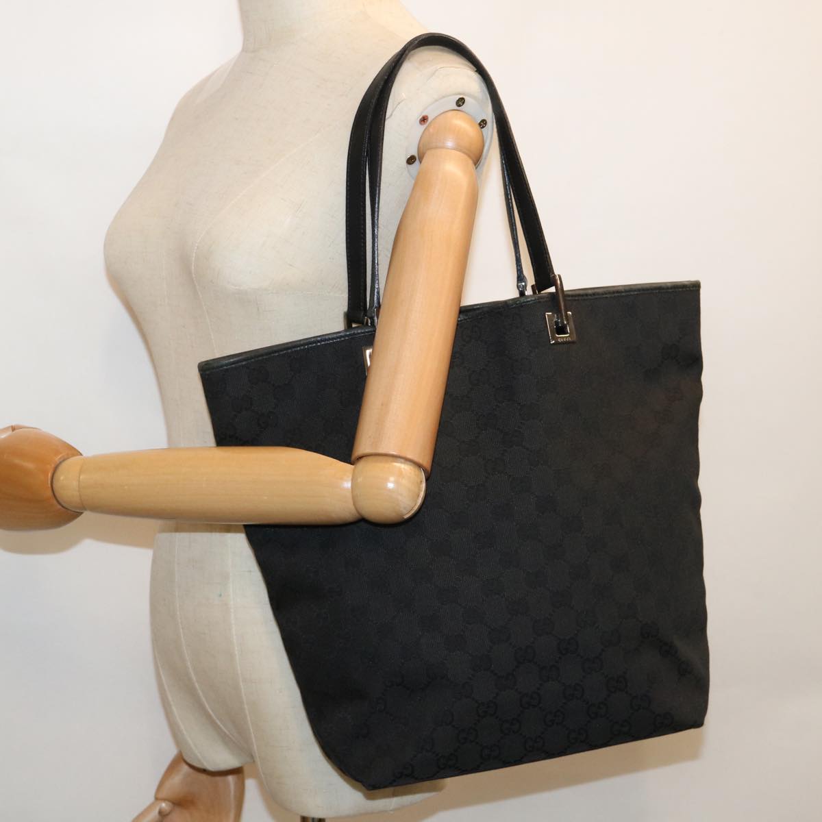 GUCCI GG Canvas Tote Bag Black 31243 Auth uy150