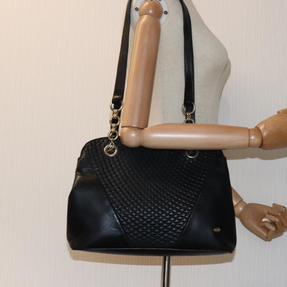 BALLY Quilted Shoulder Bag Leather Black Auth yb554