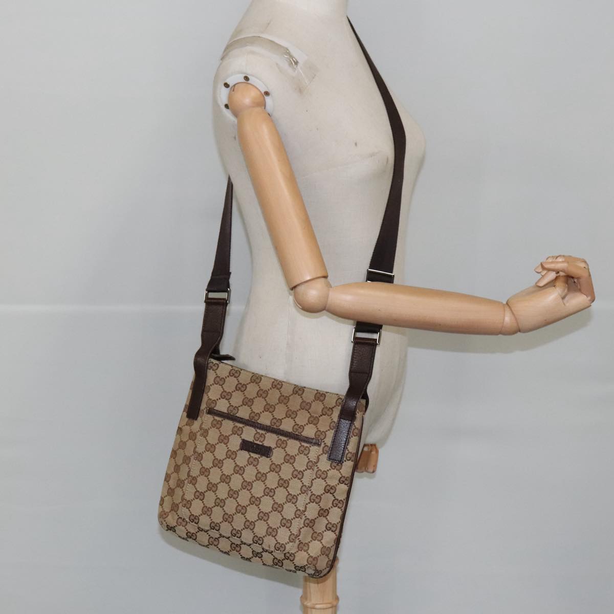 GUCCI GG Canvas Shoulder Bag Beige Silver 122793 Auth yb709