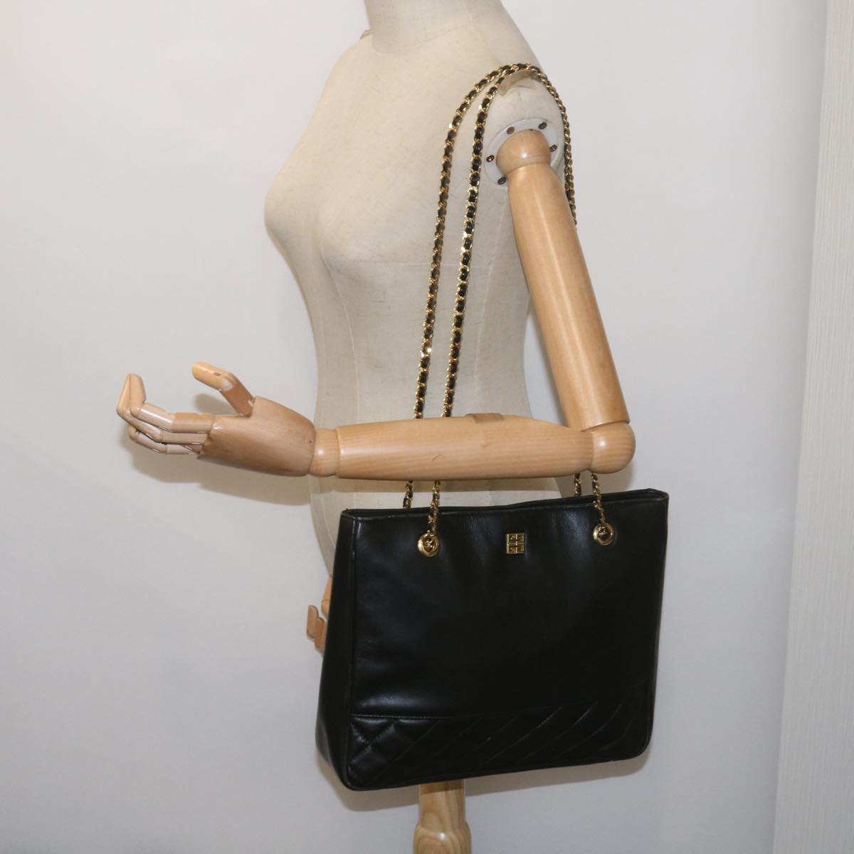 GIVENCHY Quilted Chain Shoulder Bag Leather Black Auth yk10895