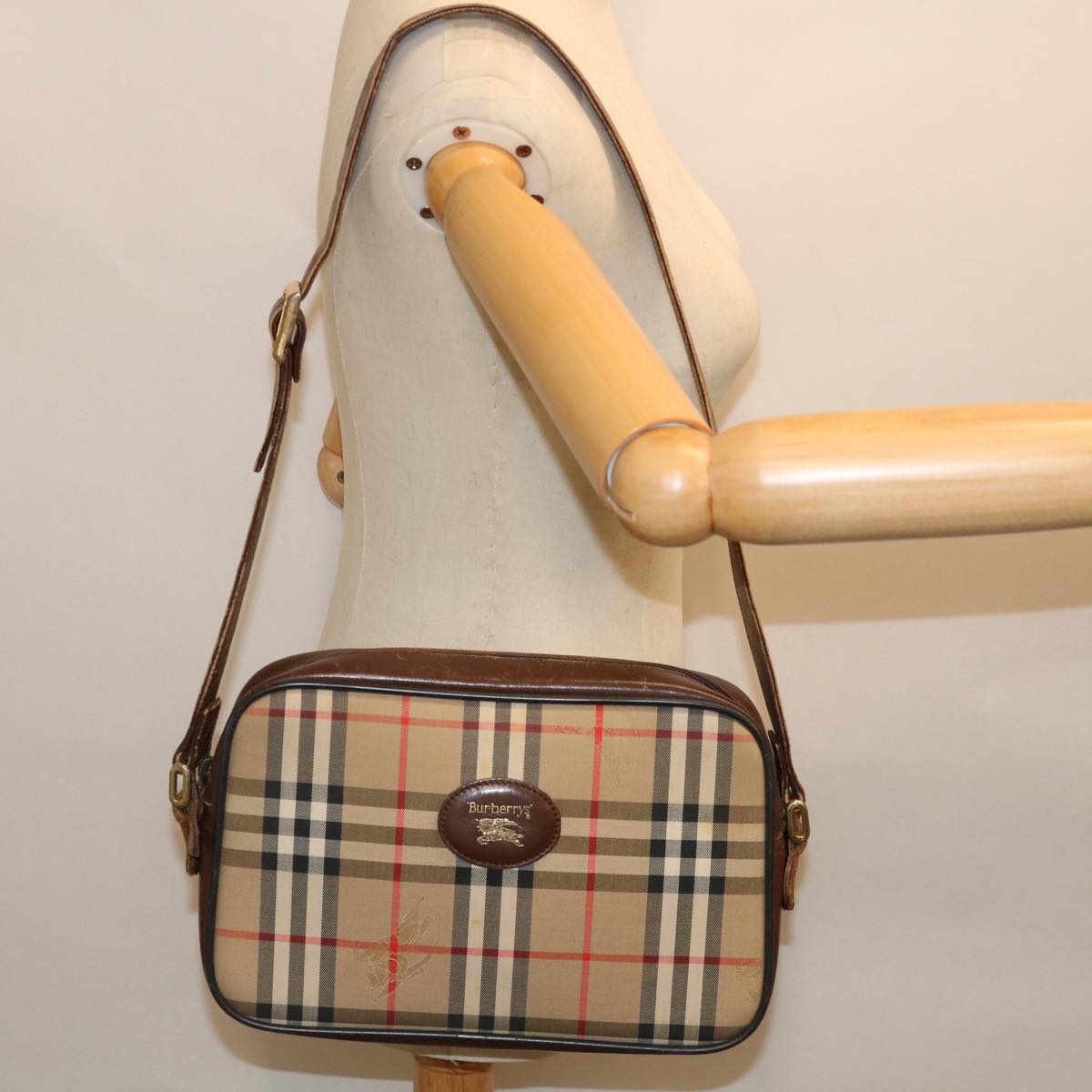 Burberrys Nova Check Shoulder Bag Canvas Beige Auth yk11222