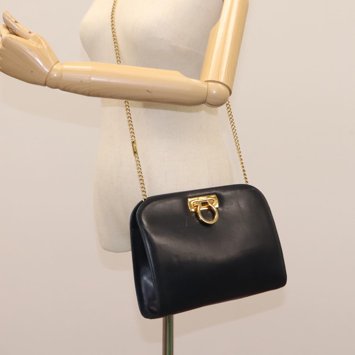Salvatore Ferragamo Gancini Chain Shoulder Bag Leather Navy Auth yk12007
