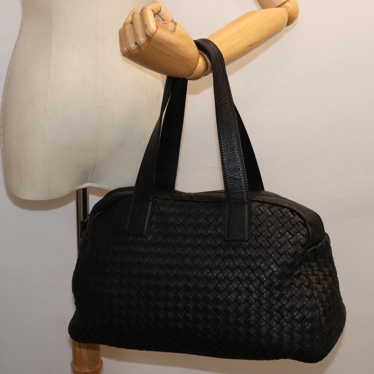 BOTTEGA VENETA INTRECCIATO Shoulder Bag Leather Black Auth yk12046