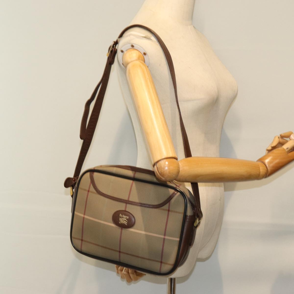 Burberrys Nova Check Shoulder Bag Canvas Beige Auth yk12298