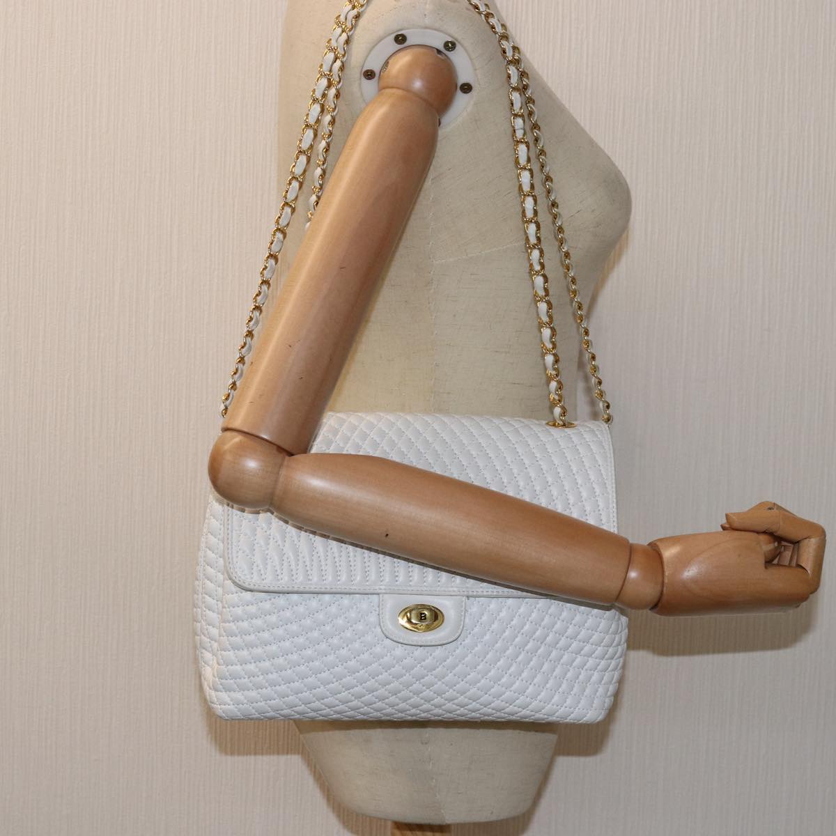 BALLY Quilted Chain Shoulder Bag Leather White Auth yk12523