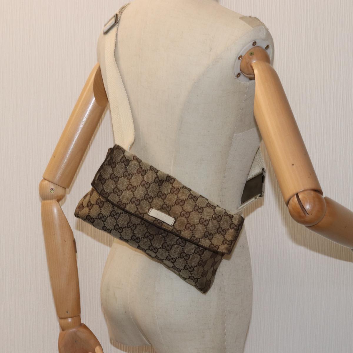 GUCCI GG Canvas Body Bag Beige 146304 Auth yk12616