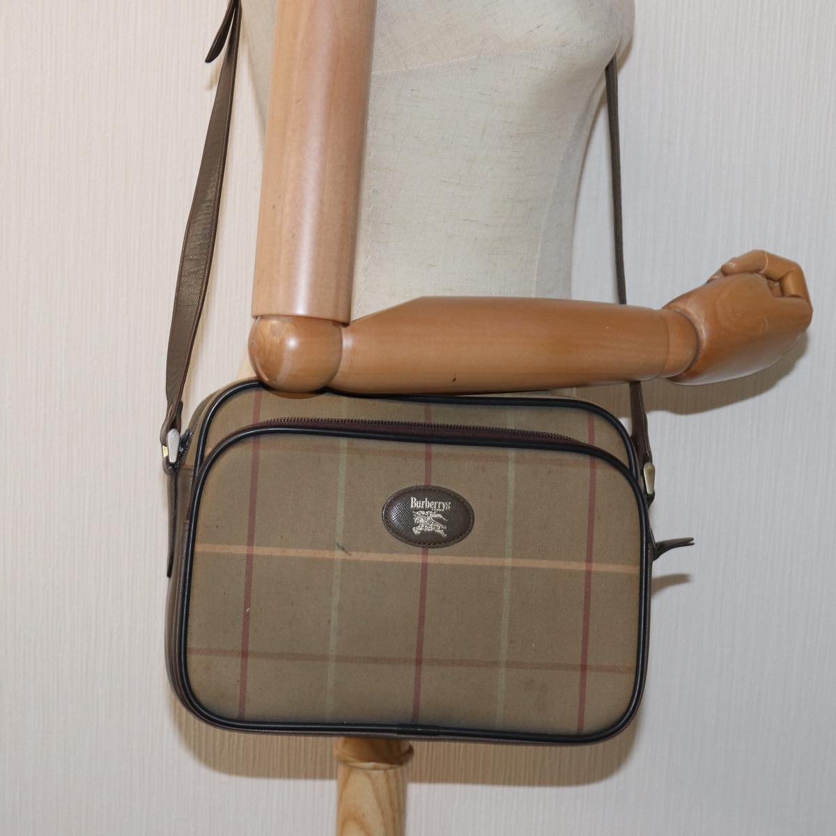 Burberrys Nova Check Shoulder Bag Canvas Beige Auth yk12717