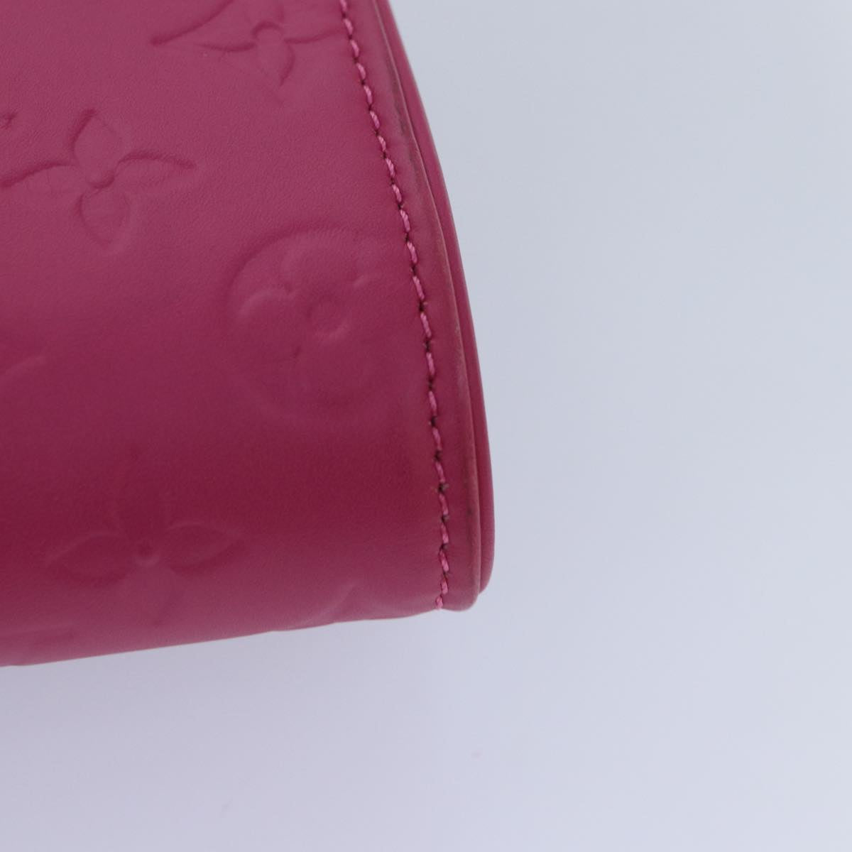 LOUIS VUITTON Monogram Pochette Courtney Bag Embossed leather Pink Auth yk14516SAV