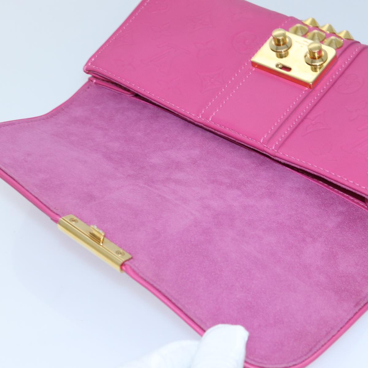 LOUIS VUITTON Monogram Pochette Courtney Bag Embossed leather Pink Auth yk14516SAV