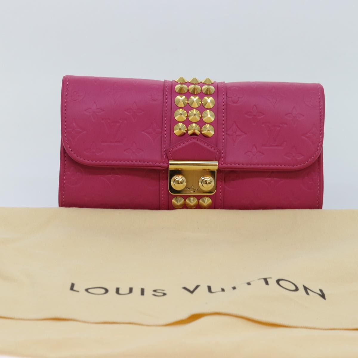 LOUIS VUITTON Monogram Pochette Courtney Bag Embossed leather Pink Auth yk14516SAV