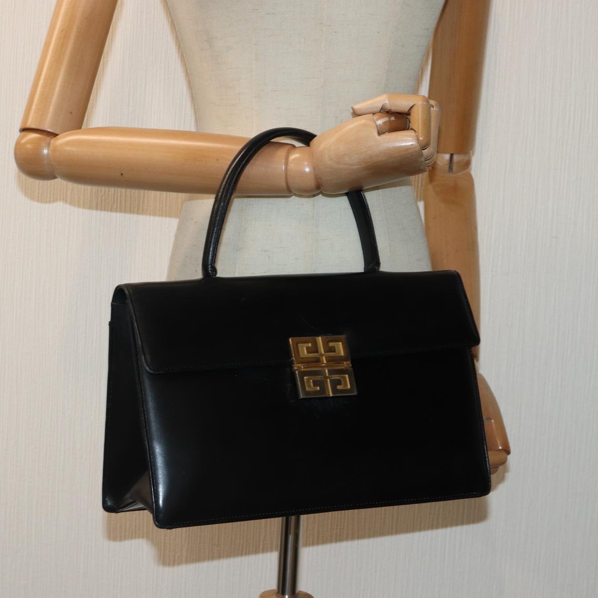 GIVENCHY Hand Bag Leather Black Gold Auth yk14522