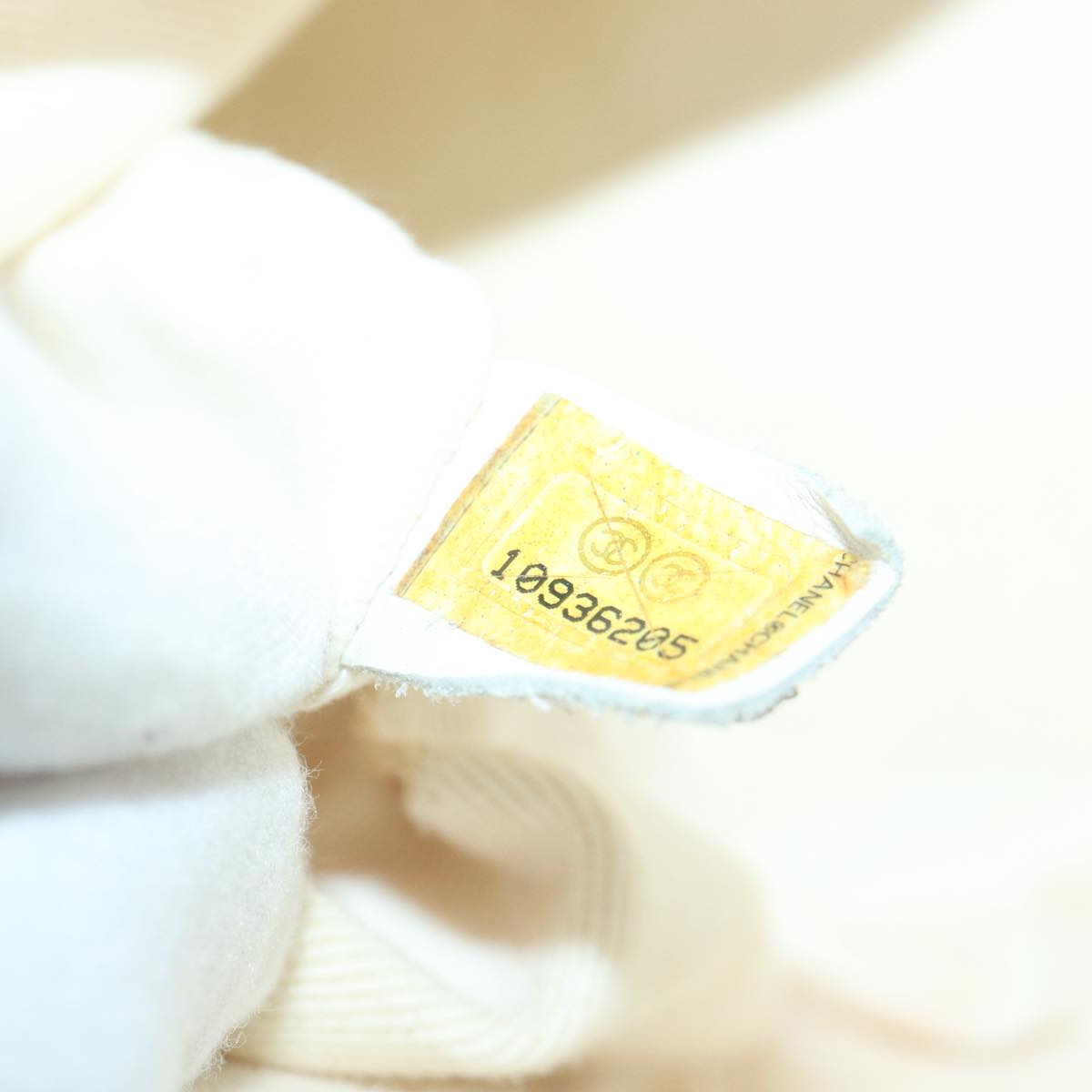 CHANEL Matelasse Chain Shoulder Bag Calf Skin White Silver CC Auth yk14601