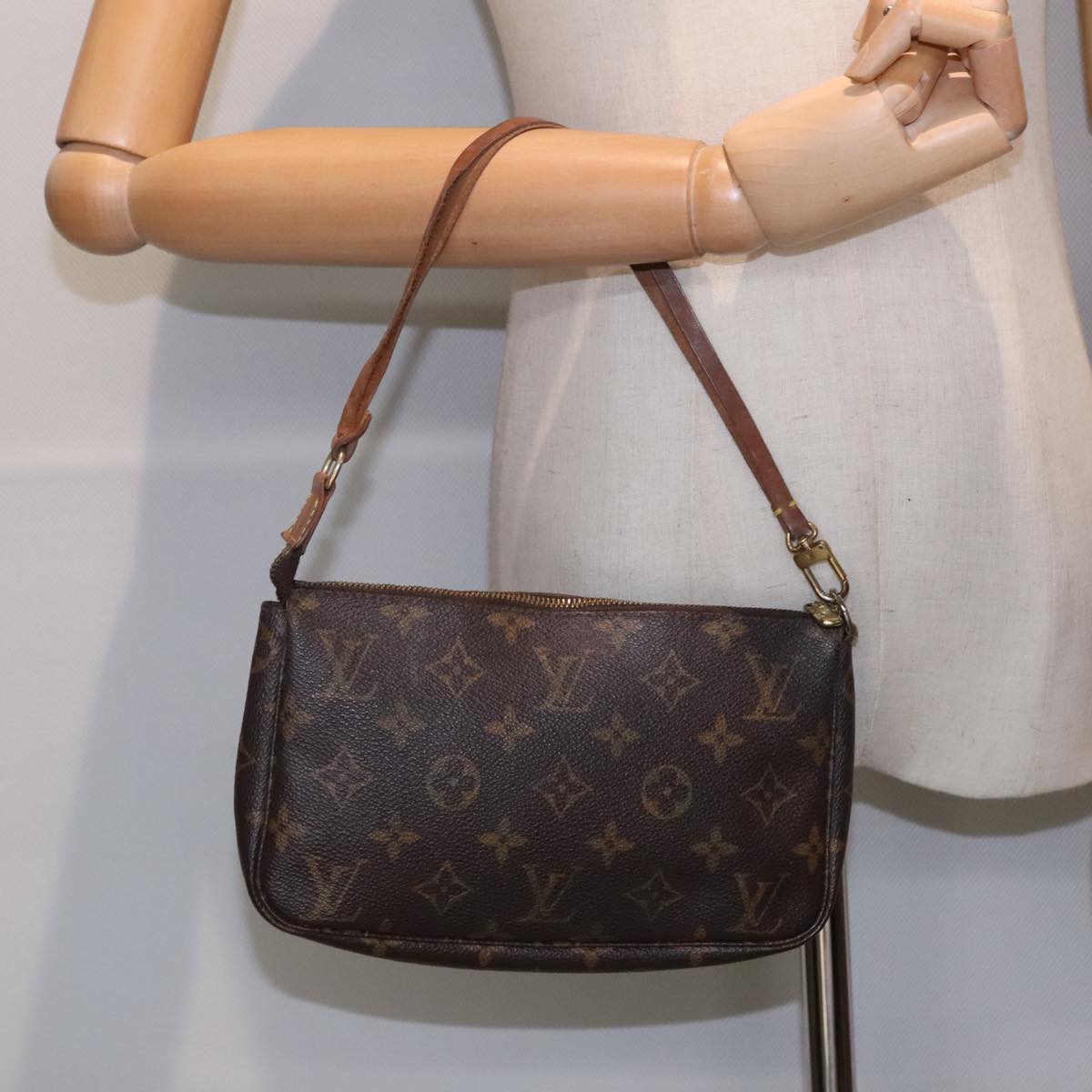 LOUIS VUITTON Monogram Pochette Accessoires Pouch M51980 LV Auth yk14861