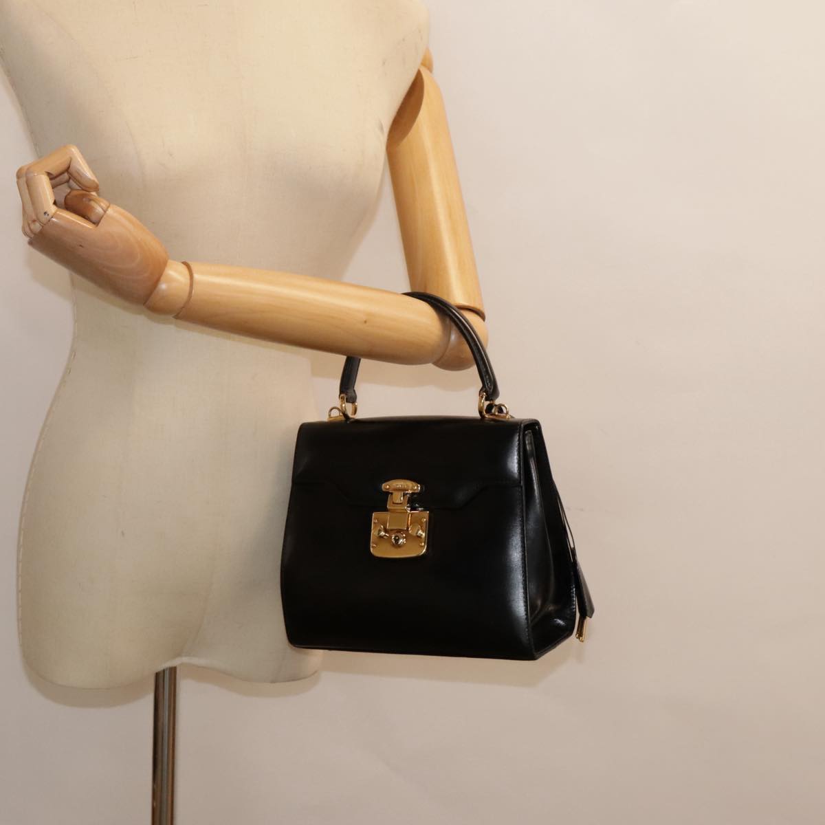 GUCCI Ready Lock Hand Bag Leather Black Gold 000 926 0211 Auth yk14986