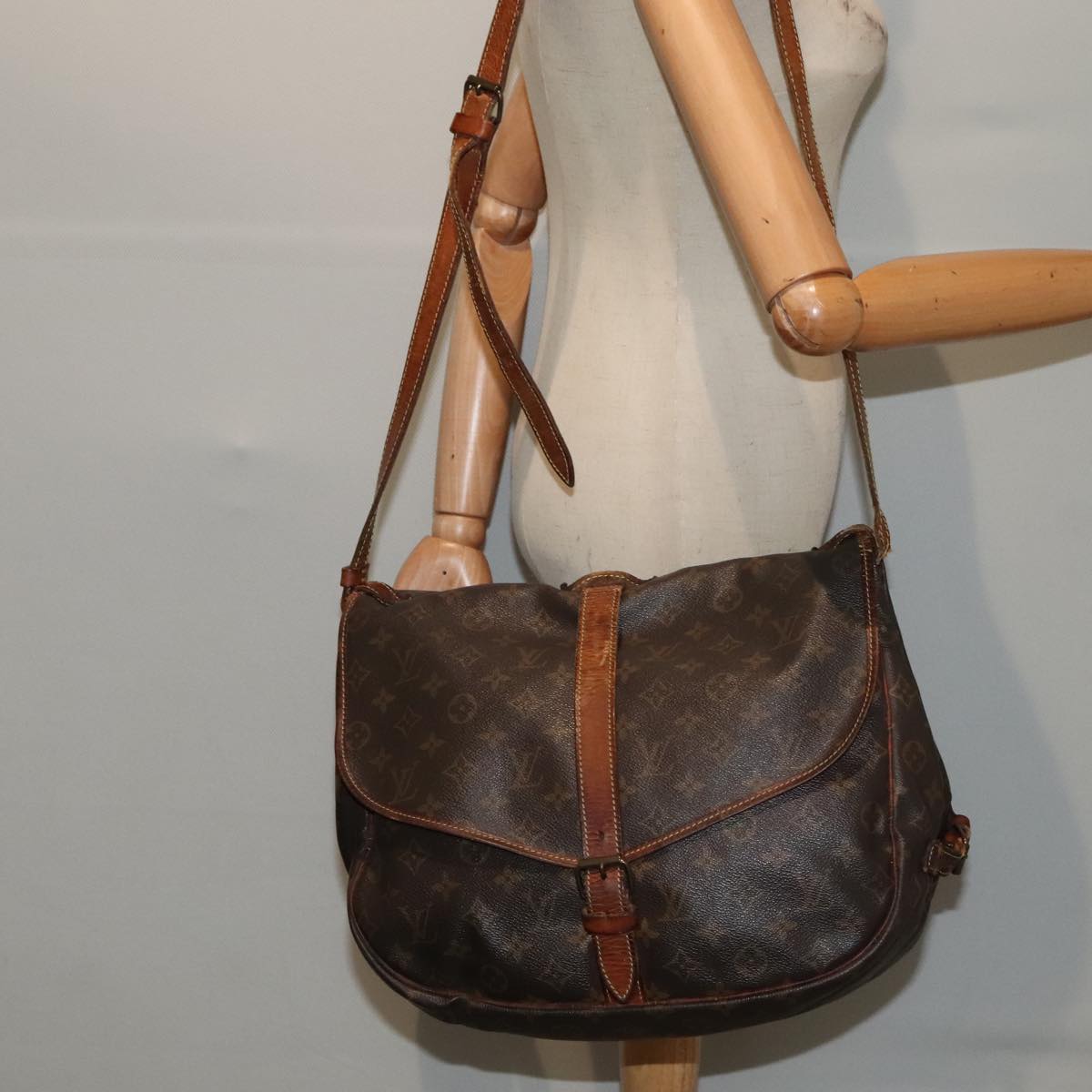 LOUIS VUITTON Monogram Saumur 35 Shoulder Bag M42254 LV Auth yk15414