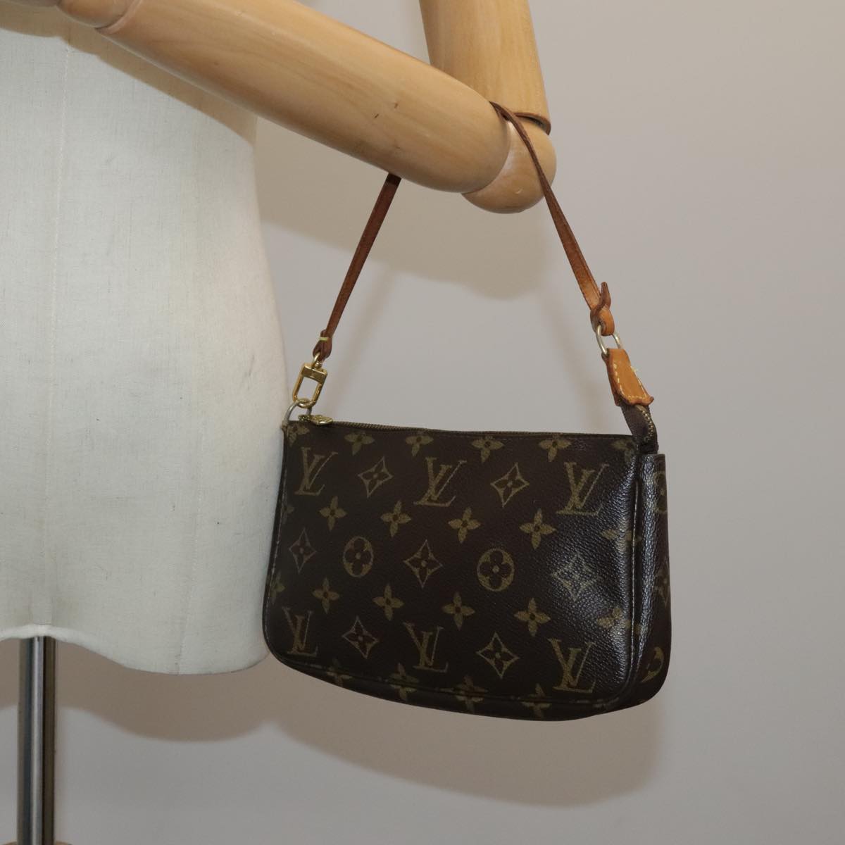 LOUIS VUITTON Monogram Pochette Accessoires Pouch M51980 LV Auth yk15596