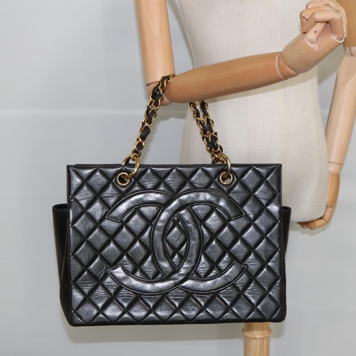 CHANEL Matelasse Chain Hand Bag Lamb Skin Black Gold CC Auth yk15908V