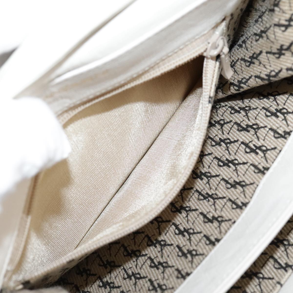 SAINT LAURENT Shoulder Bag Leather White Gold Auth yk16321