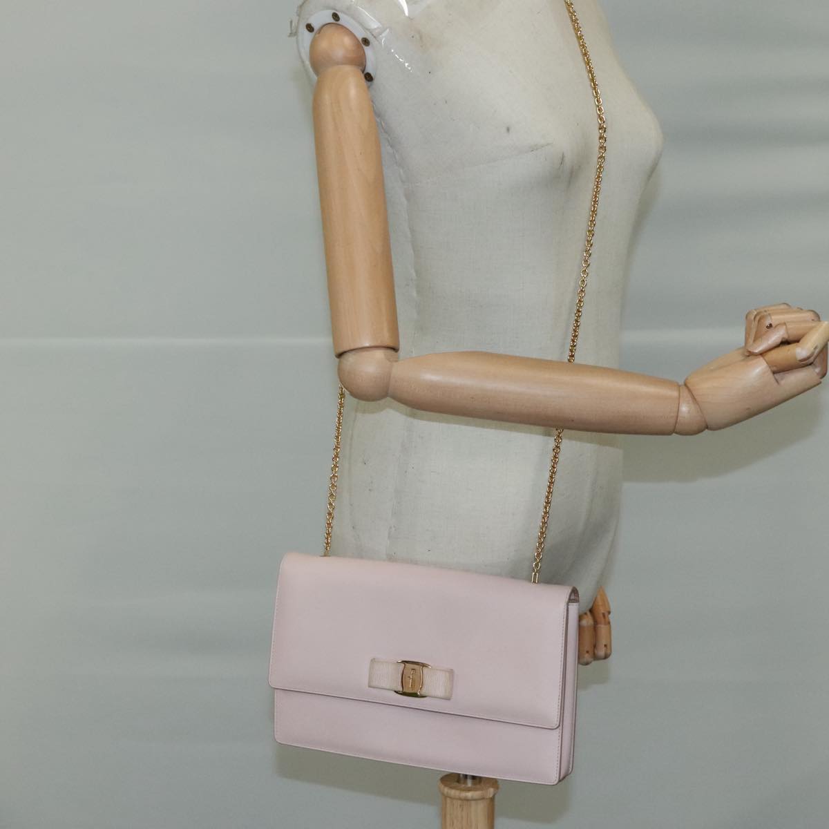 Salvatore Ferragamo Chain Shoulder Bag Leather Pink Gold Auth yk16515