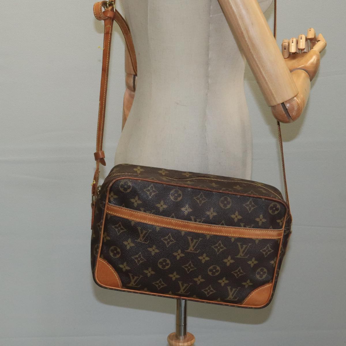 LOUIS VUITTON Monogram Trocadero 30 Shoulder Bag M51272 LV Auth yk16780