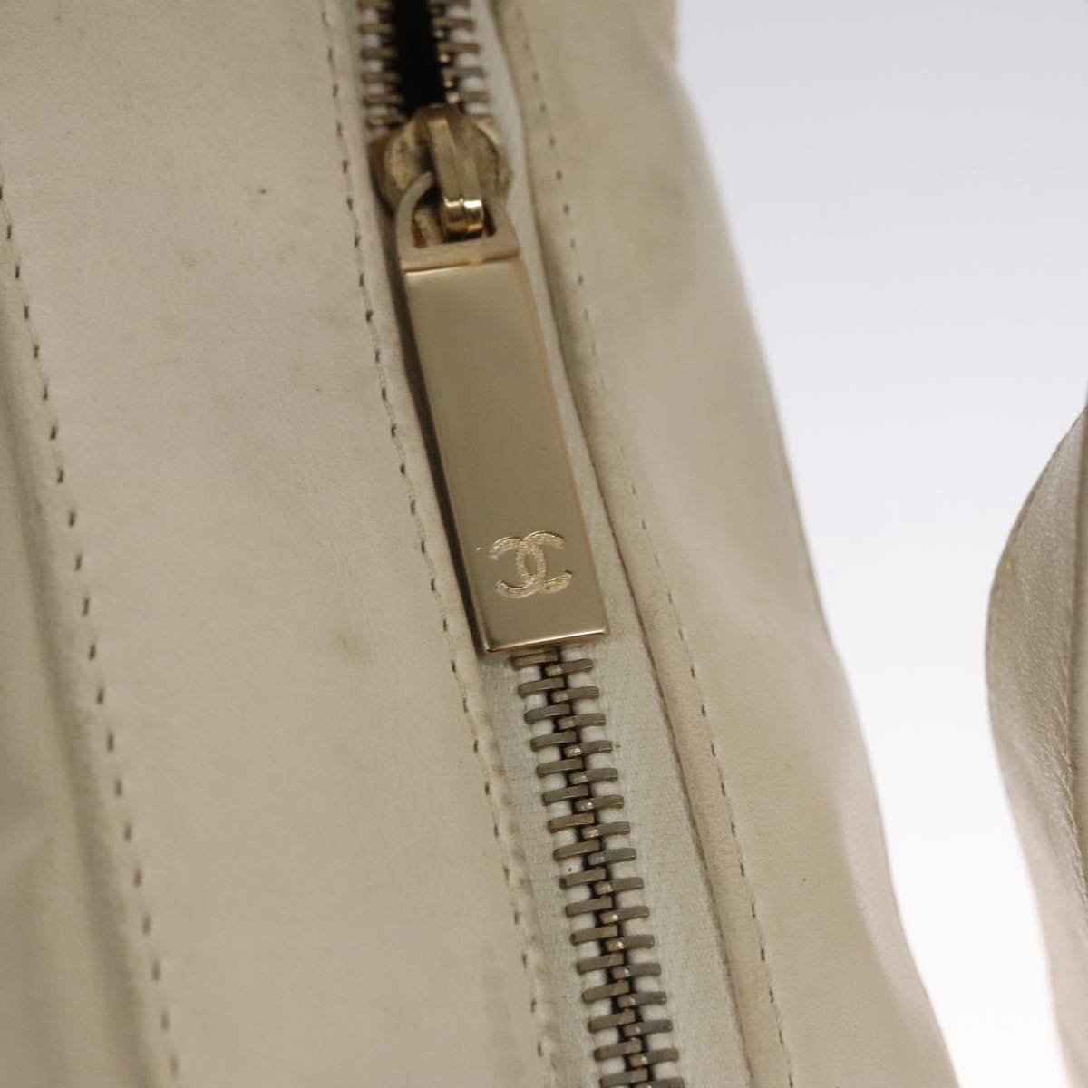 CHANEL Choco Bar Shoulder Bag Leather White CC Auth yk17128