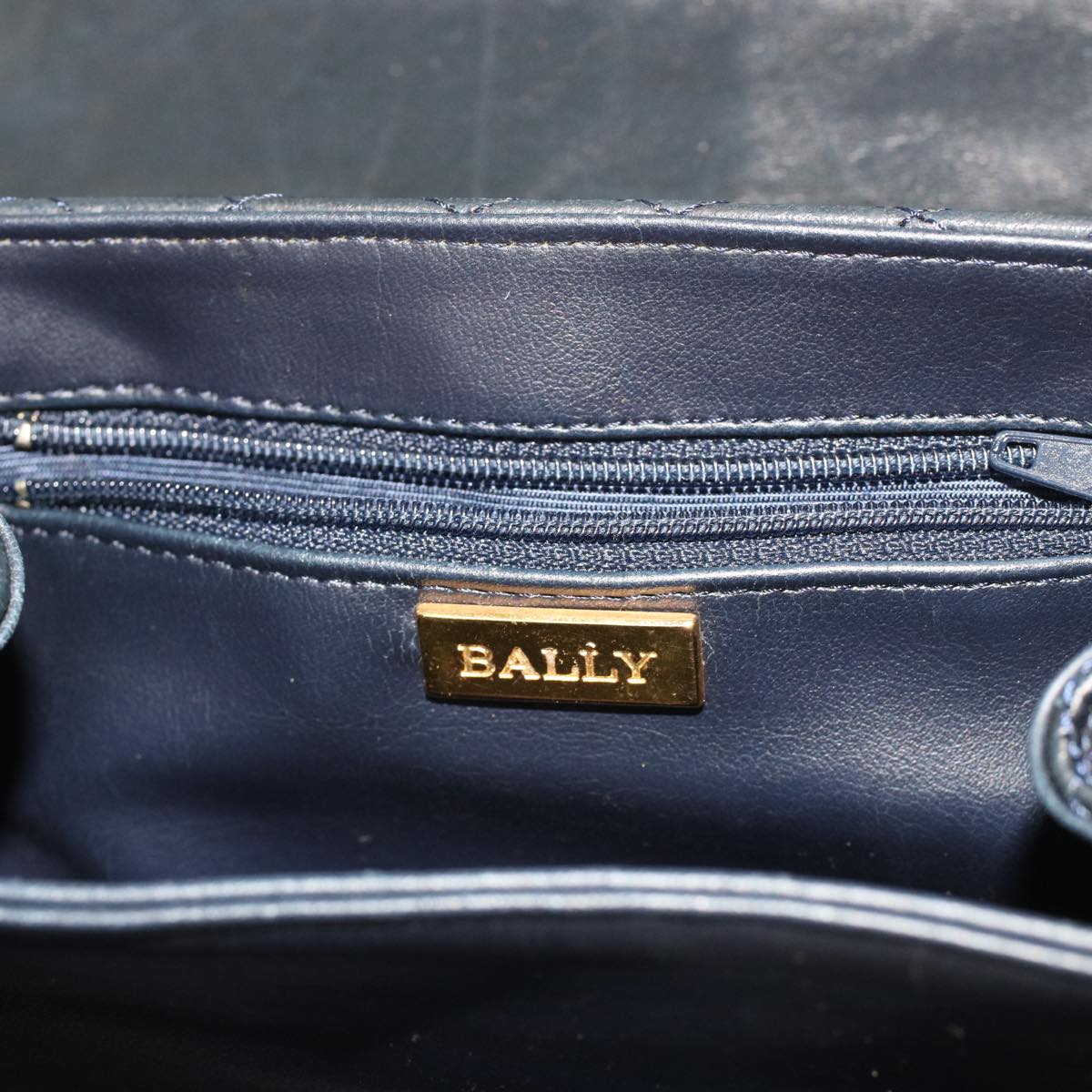 BALLY Quilted Chain Shoulder Bag Leather Navy Auth yk7929B