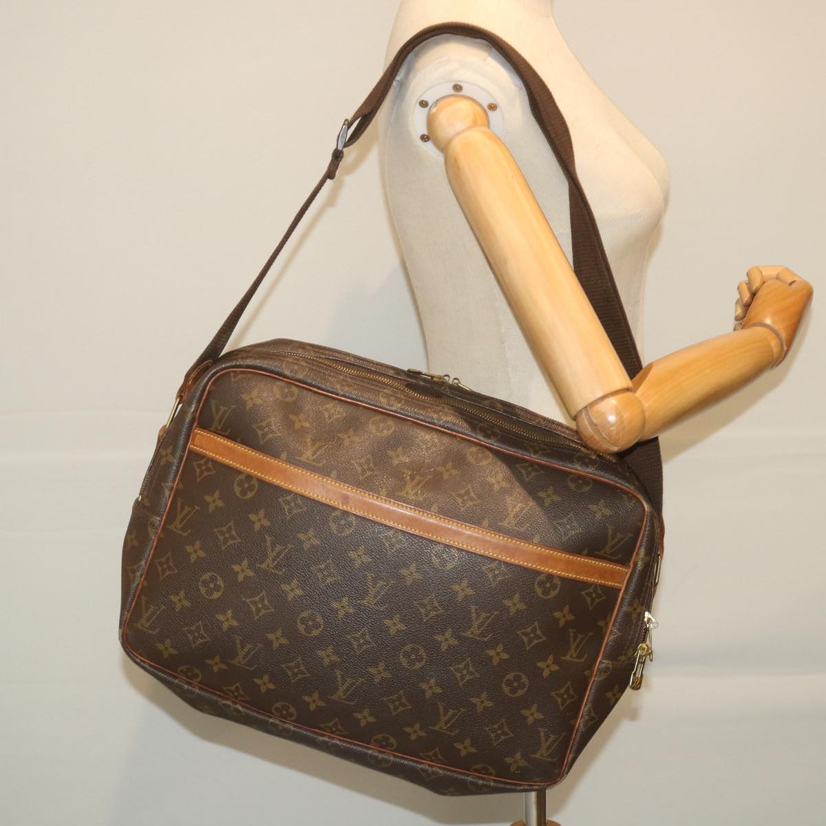 LOUIS VUITTON Monogram Reporter GM Shoulder Bag M45252 LV Auth yk9023