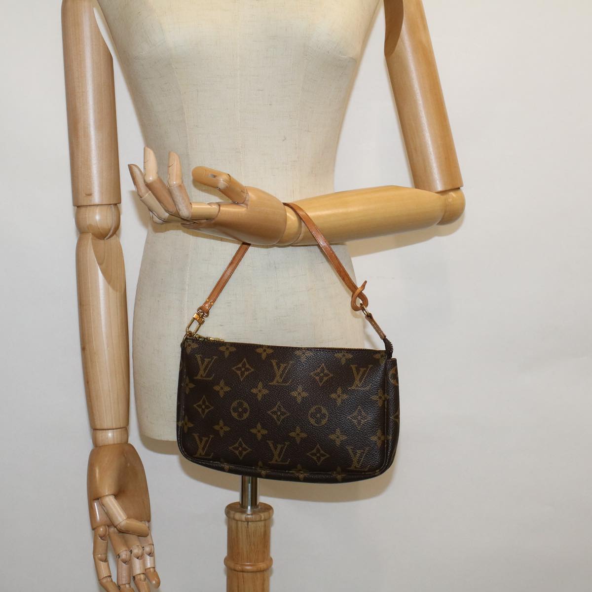 LOUIS VUITTON Monogram Pochette Accessoires Pouch M51980 LV Auth yk9144