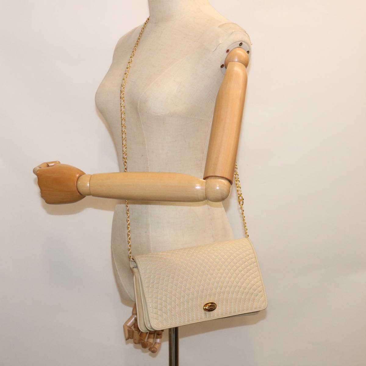 BALLY Quilted Chain Shoulder Bag Leather Beige Auth yk9643