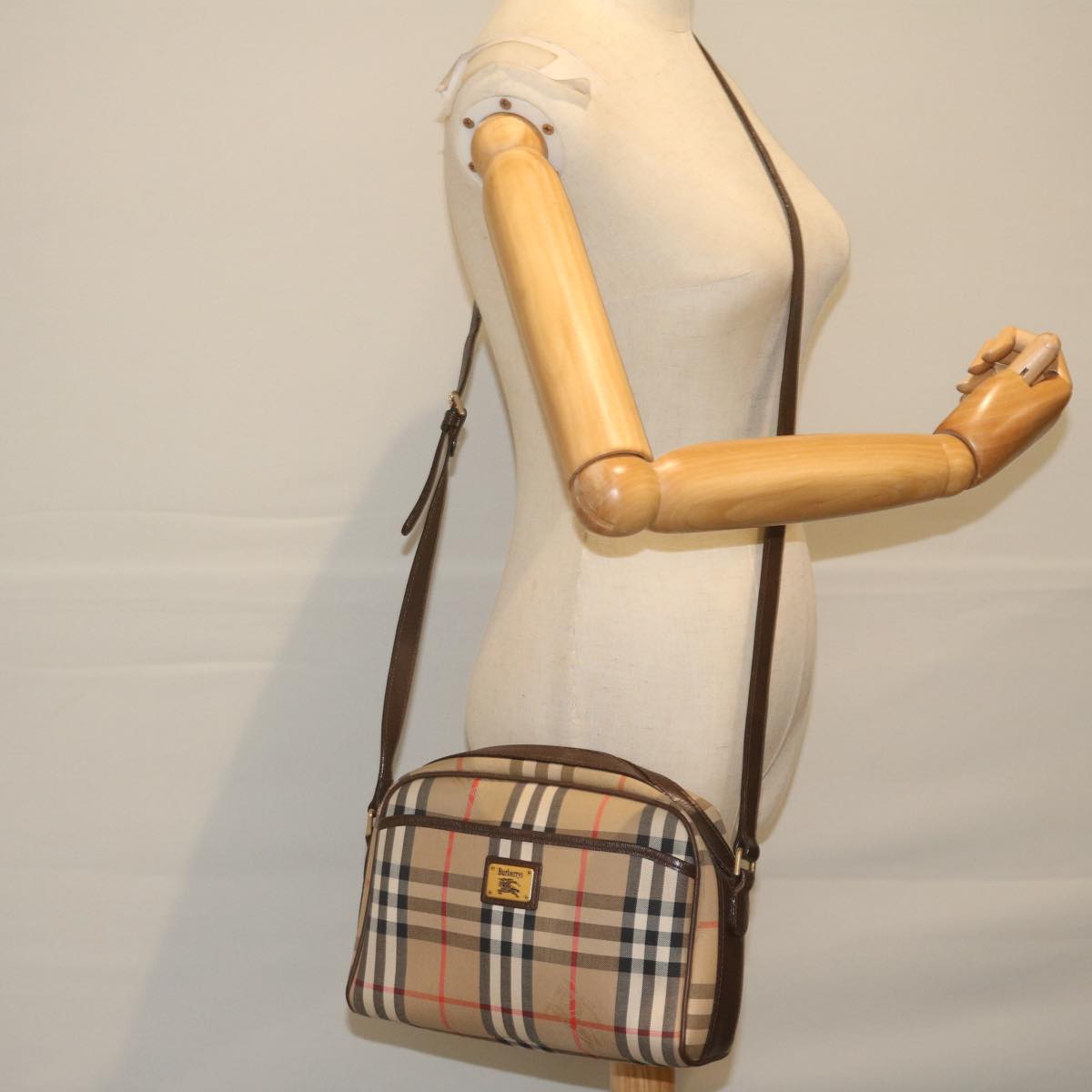 Burberrys Nova Check Shoulder Bag Nylon Canvas Beige Auth yk9756