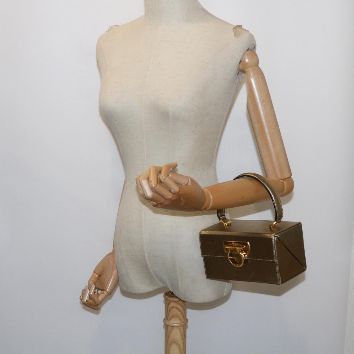 Salvatore Ferragamo Gancini Hand Bag Leather Gold Tone Auth yk9994
