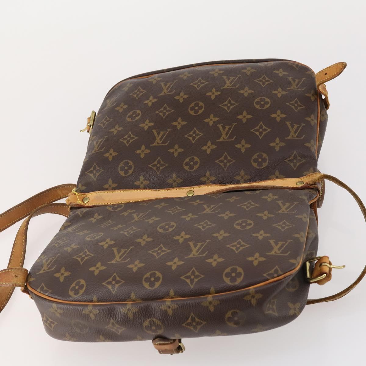 LOUIS VUITTON Monogram Saumur 30 Shoulder Bag M42256 LV Auth YKZ280